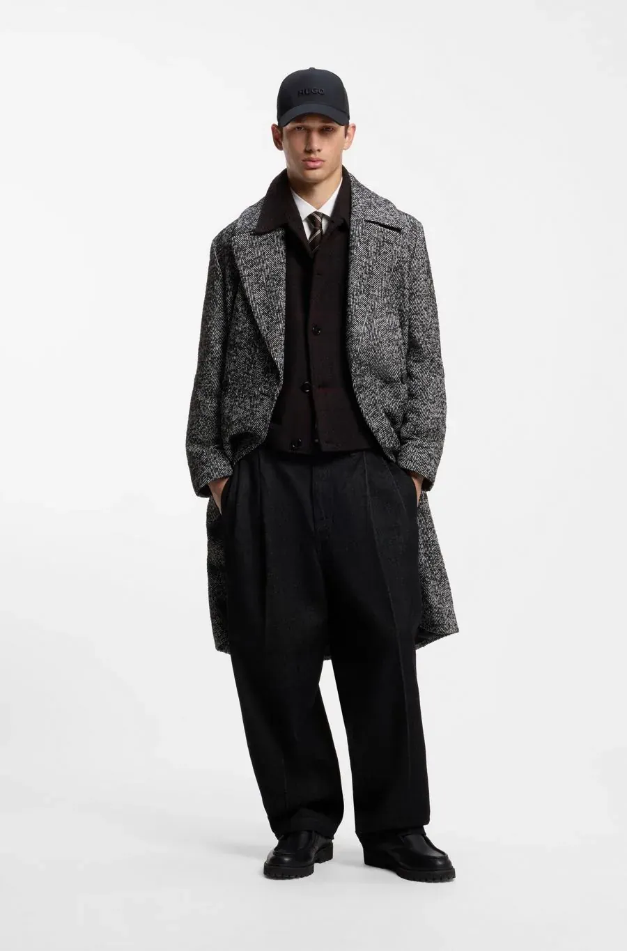 Пальто Hugo Boss двобортного крою з вовни